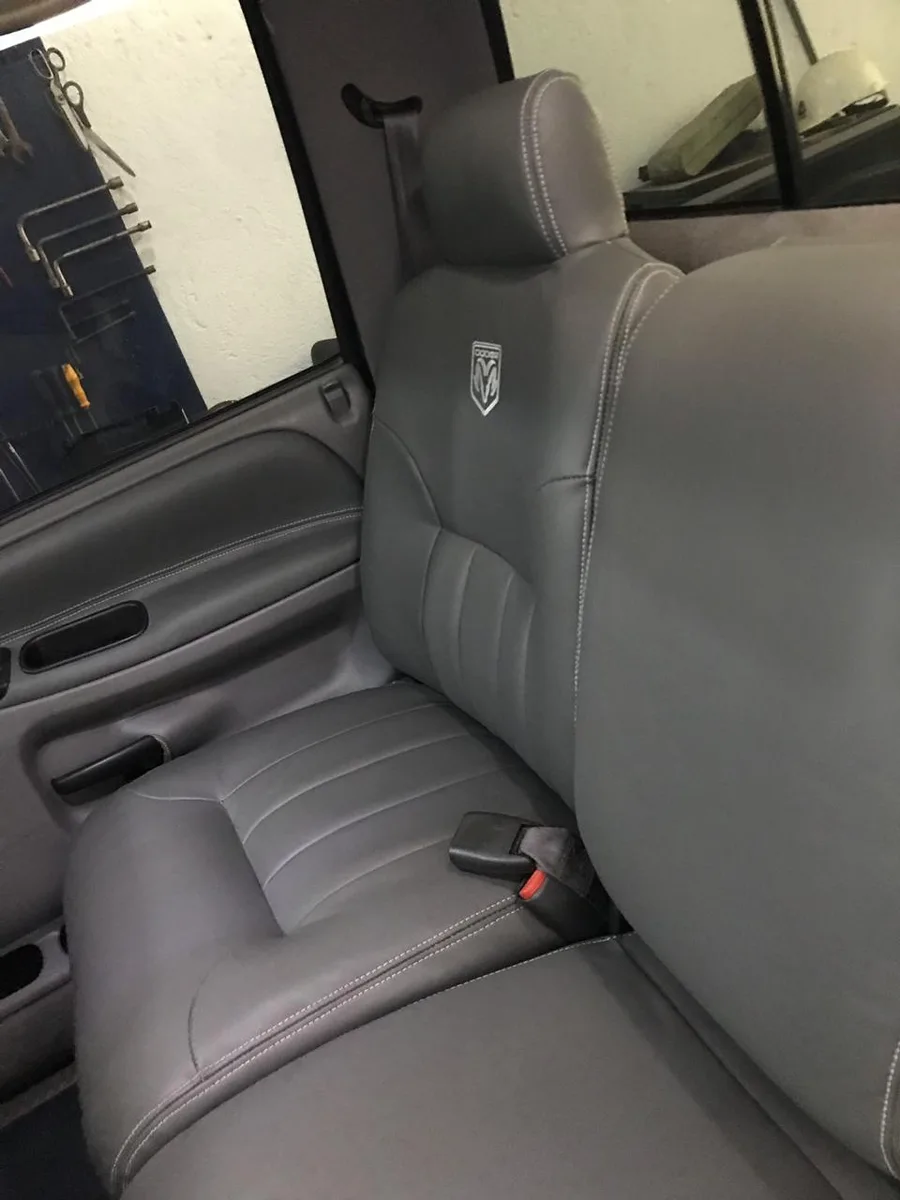 Trabalho de tapeçaria realizado - P. Roberto Auto Capas Santos