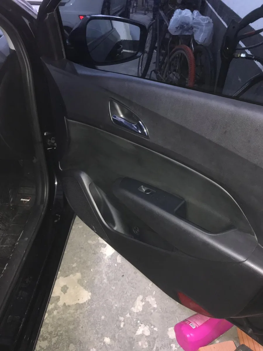 Trabalho de tapeçaria realizado - P. Roberto Auto Capas Santos