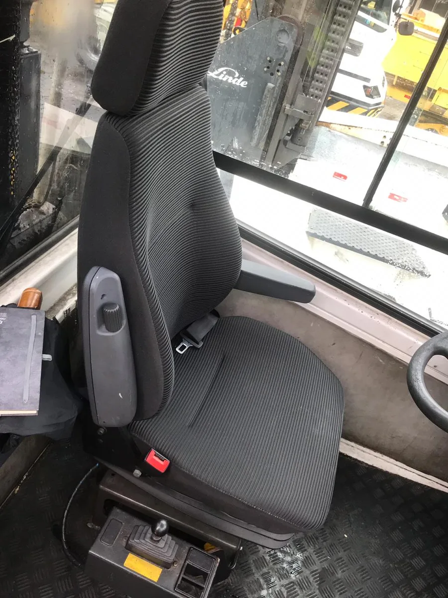 Trabalho de tapeçaria realizado - P. Roberto Auto Capas Santos