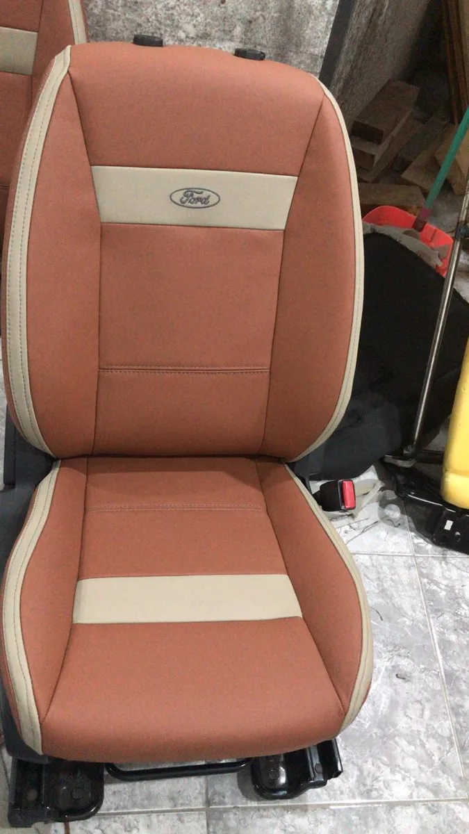 Trabalho de tapeçaria realizado - P. Roberto Auto Capas Santos